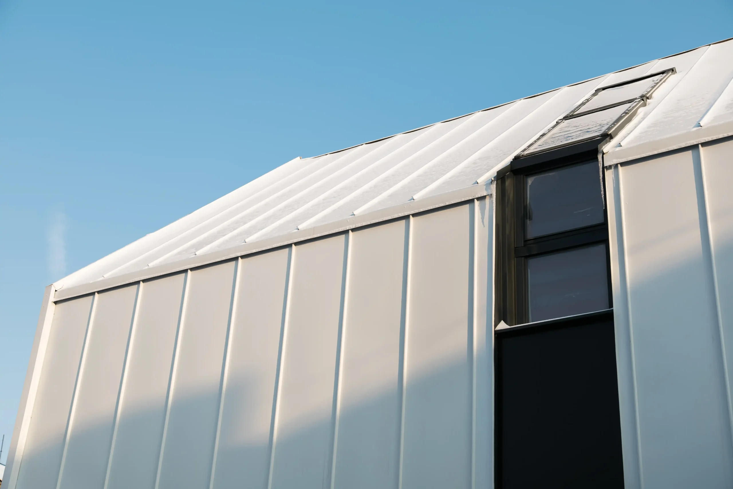 metal-hangar-against-the-blue-sky-in-winter-snow-d-2026-01-08-05-32-14-utc